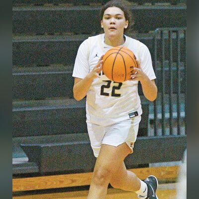 Hoops teams wait on the weather