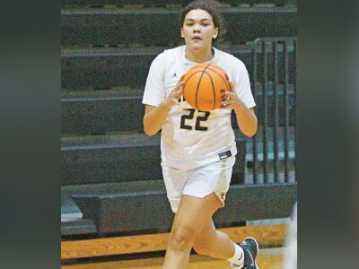 Hoops teams wait on the weather